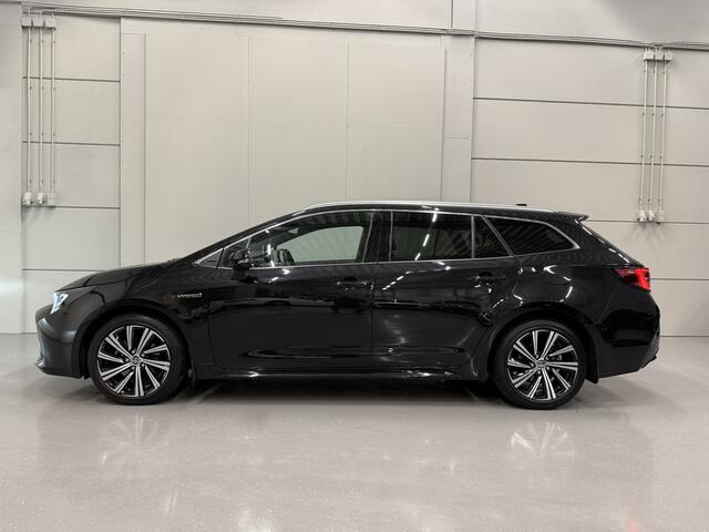 Toyota COROLLA Touring Sports 1.8 Hybrid Business Plus LED/TREKHAAK/VIRTUAL/SPORTSTOELEN H.LEER/ACC/CAMERA/CARPLAY/KEYLESS/17"/PRIVACY/STOELVERWARMING/ORIG. NL AUTO/PURE BLACK METALLIC