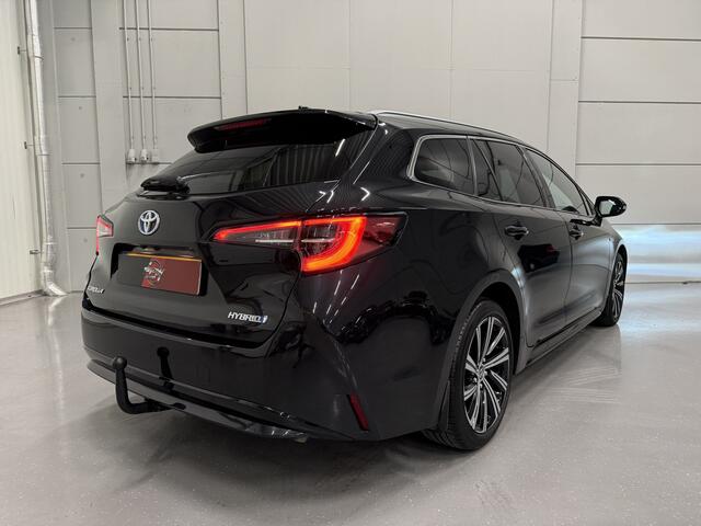 Toyota COROLLA Touring Sports 1.8 Hybrid Business Plus LED/TREKHAAK/VIRTUAL/SPORTSTOELEN H.LEER/ACC/CAMERA/CARPLAY/KEYLESS/17"/PRIVACY/STOELVERWARMING/ORIG. NL AUTO/PURE BLACK METALLIC