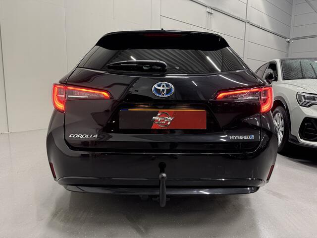 Toyota COROLLA Touring Sports 1.8 Hybrid Business Plus LED/TREKHAAK/VIRTUAL/SPORTSTOELEN H.LEER/ACC/CAMERA/CARPLAY/KEYLESS/17"/PRIVACY/STOELVERWARMING/ORIG. NL AUTO/PURE BLACK METALLIC
