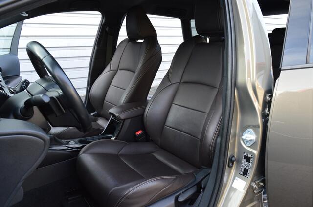 Toyota COROLLA Touring Sports 2.0 Hybrid Business Plus O.a: Afn. haak, Camera, Carplay, Stoelverw, Clima, Etc. All-in prijs!