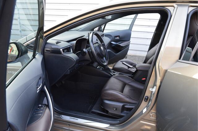 Toyota COROLLA Touring Sports 2.0 Hybrid Business Plus O.a: Afn. haak, Camera, Carplay, Stoelverw, Clima, Etc. All-in prijs!