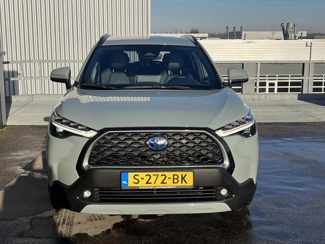 Toyota COROLLA Cross 2.0 High Power Hybrid First Edition AUT Nieuw geleverd 1e eigenaar. Incl: AppleCarplay/AndroidAuto. Trekhaak, Climate Control, Adaptieve cruisecontrol, LM velgen