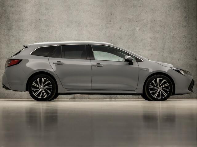 Toyota COROLLA Touring Sports 2.0 Hybrid Sport 180Pk Automaat (APPLE CARPLAY, NAVIGATIE, CAMERA, LEDER, STOELVERWARMING, SPORTSTOELEN, ADAPTIVE CRUISE, KEYLESS, GETINT GLAS, NIEUWE APK, NIEUWSTAAT)