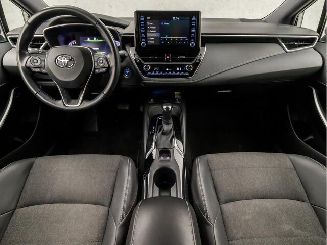 Toyota COROLLA Touring Sports 2.0 Hybrid Sport 180Pk Automaat (APPLE CARPLAY, NAVIGATIE, CAMERA, LEDER, STOELVERWARMING, SPORTSTOELEN, ADAPTIVE CRUISE, KEYLESS, GETINT GLAS, NIEUWE APK, NIEUWSTAAT)