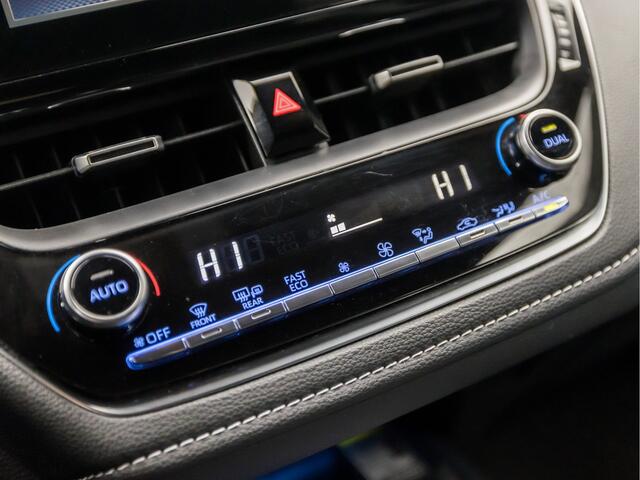 Toyota COROLLA Touring Sports 2.0 Hybrid Sport 180Pk Automaat (APPLE CARPLAY, NAVIGATIE, CAMERA, LEDER, STOELVERWARMING, SPORTSTOELEN, ADAPTIVE CRUISE, KEYLESS, GETINT GLAS, NIEUWE APK, NIEUWSTAAT)