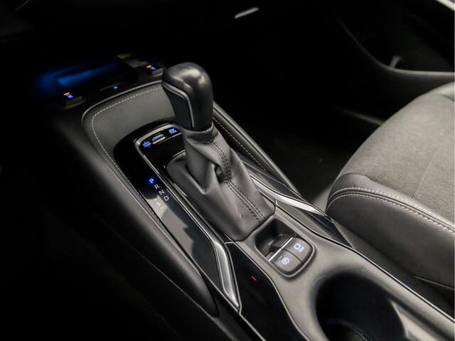 Toyota COROLLA Touring Sports 2.0 Hybrid Sport 180Pk Automaat (APPLE CARPLAY, NAVIGATIE, CAMERA, LEDER, STOELVERWARMING, SPORTSTOELEN, ADAPTIVE CRUISE, KEYLESS, GETINT GLAS, NIEUWE APK, NIEUWSTAAT)