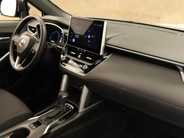 Toyota COROLLA Cross Hybrid 140 Style - ORIGINEEL NEDERLANDSE AUTO - AFKOMSTIG VAN 1E EIGENAAR - ELEKTRISCHE ACHTERKLEP - LENDENSTEUN - NAVIGATIE - DODEHOEK DETECTIE - KEYLESS ENTRY/ START - DRAADLOZE TELEFOONLADER - CAMERA - PARKEERSENSOREN VOOR EN ACHTER