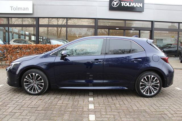 Toyota COROLLA 1.8 Hybrid First Edition | Rijklaar | Apple/Android | Keyless | LED | Sensoren v+a | Adap.cruise | Navi | Dealer onderhouden | NL-auto