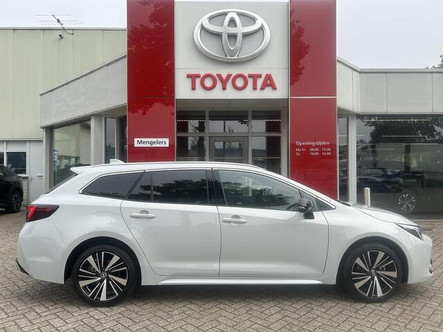 Toyota COROLLA TS Hybrid 140 Dynamic | Apple Carplay | Privacy glass | Stoelverwarming| Parkeersensoren voor en achter