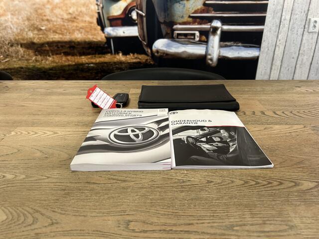 Toyota COROLLA Touring Sports 1.8 Hybrid 1e EIGENAAR ADAPT CRUISE CAMERA LED NAVI ECC