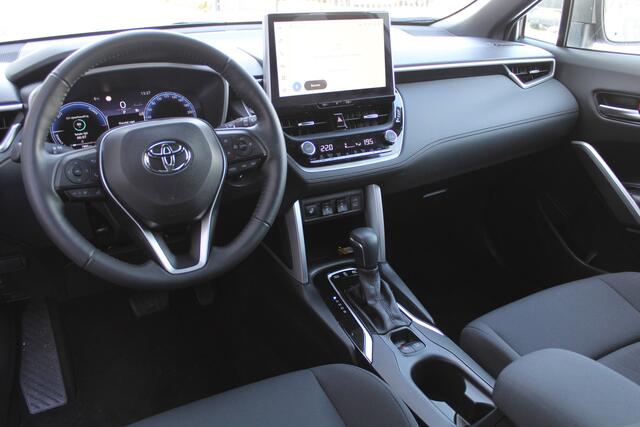 Toyota COROLLA Cross 1.8 Hybrid 140 Style Plus | Rijklaar | Stoel-/stuurverw. | Blind Spot | All-season | El.achterklep | Keyless | Adap.cruise | LED | Parkeersens. v+a | Apple/Android | Navi