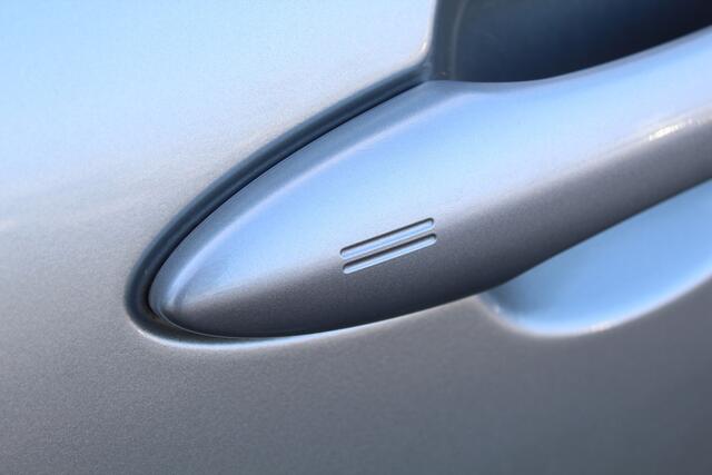 Toyota COROLLA Cross 1.8 Hybrid 140 Style Plus | Rijklaar | Stoel-/stuurverw. | Blind Spot | All-season | El.achterklep | Keyless | Adap.cruise | LED | Parkeersens. v+a | Apple/Android | Navi