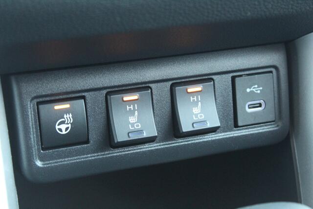 Toyota COROLLA Cross 1.8 Hybrid 140 Style Plus | Rijklaar | Stoel-/stuurverw. | Blind Spot | All-season | El.achterklep | Keyless | Adap.cruise | LED | Parkeersens. v+a | Apple/Android | Navi