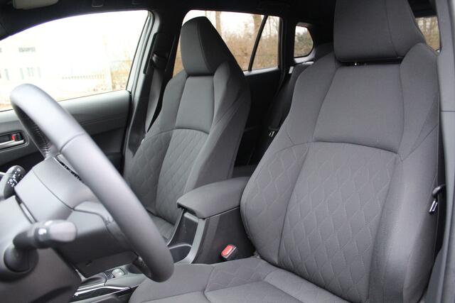 Toyota COROLLA Cross Hybrid 140 Style | Rijklaar | Stoel/Stuur-verwarming | Navi | Apple/Android | Elek achterklep