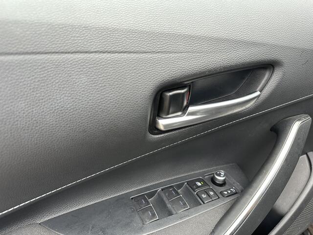 Toyota COROLLA 1.8 Hybrid Dynamic Limited | Automaat | Navigatie | Afneembare Trekhaak | LED Verlichting | Camera | Parkeersensoren | Lichtmetalen Velgen | Digitaal Dashboard | Climate Control | Keyless Start | DAB Radio | Apple Carplay |