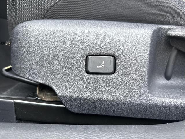 Toyota COROLLA Touring Sports 1.8 Hybrid Dynamic **TREKHAAK/ APPLE CARPLAY & ANDROID AUTO/ STOELVERWARMING/ LENDENSTEUN**