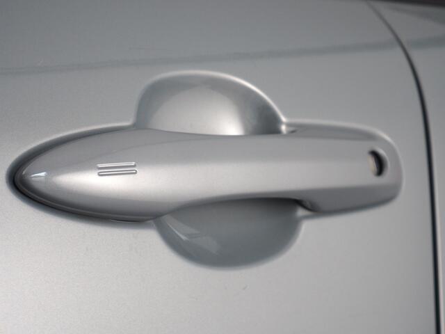 Toyota COROLLA Cross Hybrid 140 Style | Dodehoekdetectie | Toyota Safety Sense 3 | Voorstoelen- en Stuurwiel Verwarmd | Apple CarPlay/ Android Auto | Adaptive Cruise Control | Achteruitrijcamera | Draadloos Telefoonlader