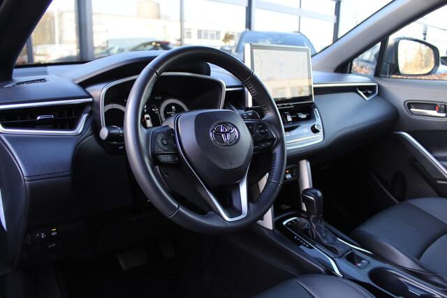 Toyota COROLLA Cross Hybrid 200 Style | Rijklaar | Stoelverwarming | Blind Spot | Navi | Apple/Android | Clima | Adap Cruise | LED | Keyless | Camera | El. achterklep