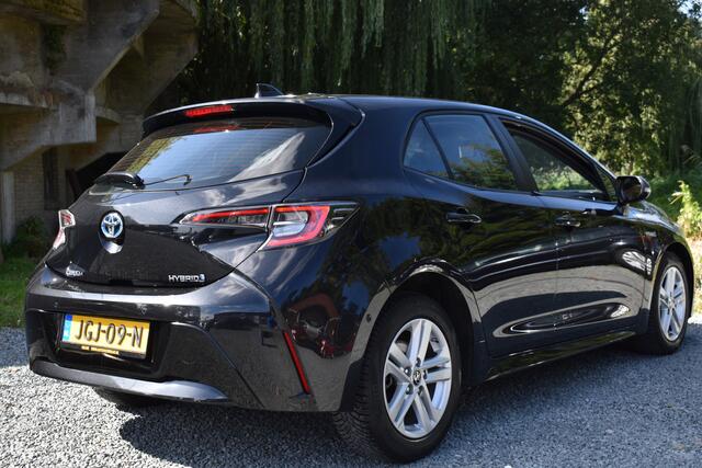 Toyota COROLLA 1.8 HYBRID AUT. DYNAMIC NAVI/CAMERA/CARPLAY