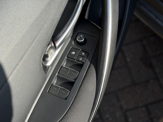 Toyota COROLLA Touring Sports 1.8 Hybrid Active | LM Velgen | Clima | Adapt. Cruise | Ndl auto!! | Navigatie | Led | Apple carplay | 1e Eigenaar | RIJKLAARPRIJS INCL 12 MAANDEN GARANTIE EN BEURT