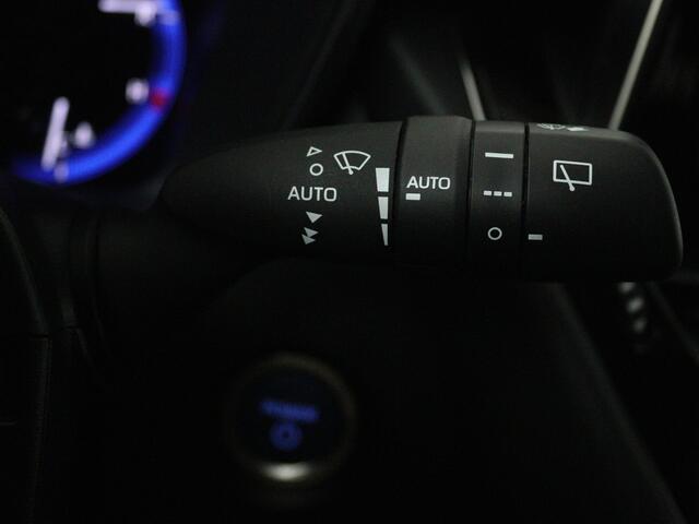 Toyota COROLLA 1.8 Hybrid Executive | Navigatie | PDC | Trekhaak | Stuur-Stoelverwarming | Leseman per 12-2 ivm velgen herstel