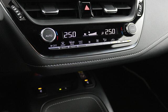 Toyota COROLLA Touring Sports Hybrid 140 Executive | Parkeersensoren | Trekhaak | Leder alcantara bekleding | Stoelverwarming |