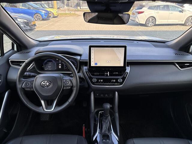 Toyota COROLLA Cross Hybrid 140 Style **PREMIUM PACK/ DODEHOEK DETECTIE/ STUURVERWARMING**