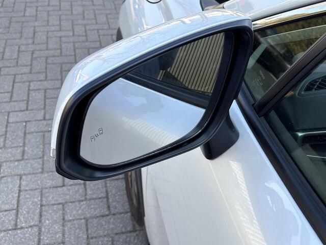 Toyota COROLLA Cross Hybrid 140 Style **PREMIUM PACK/ DODEHOEK DETECTIE/ STUURVERWARMING**