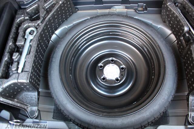 Toyota COROLLA 1.8 Hybrid Business | 2020 | Achteruitkijkcamera | Navi |