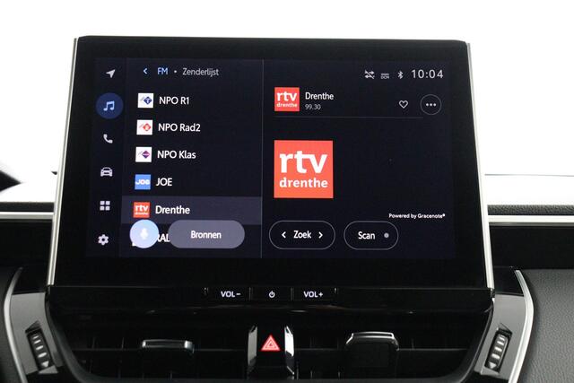 Toyota COROLLA Cross 2.0 High Power Hybrid First Edition | Trekhaak | Draadloze Telefoonlader | Dodehoek Detectie | Navigatie | Elektrische achterklep |