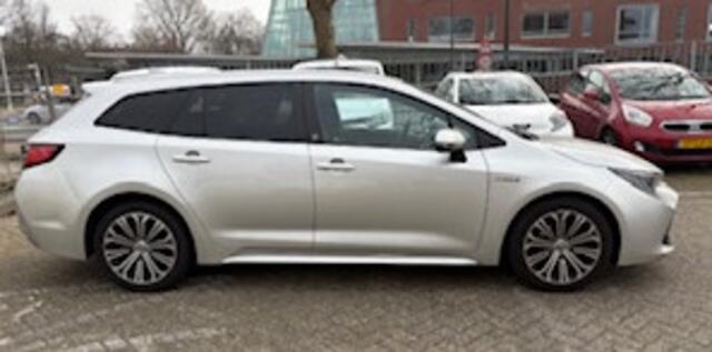 Toyota COROLLA Touring Sports 1.8 Hybrid Dynamic Plus | stuur/stoelverwarming | Apple Carplay/Android auto | Navigatie