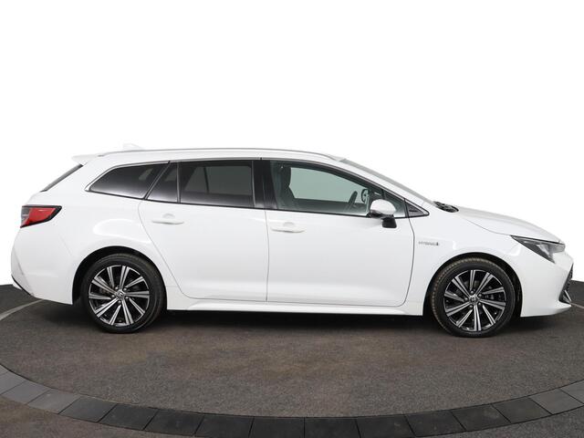 Toyota COROLLA Touring Sports 1.8 Hybrid TeamNL | Stoelverwarming | Draadloos Telefoonlader | Climate Control | Adaptieve Cruise Control |