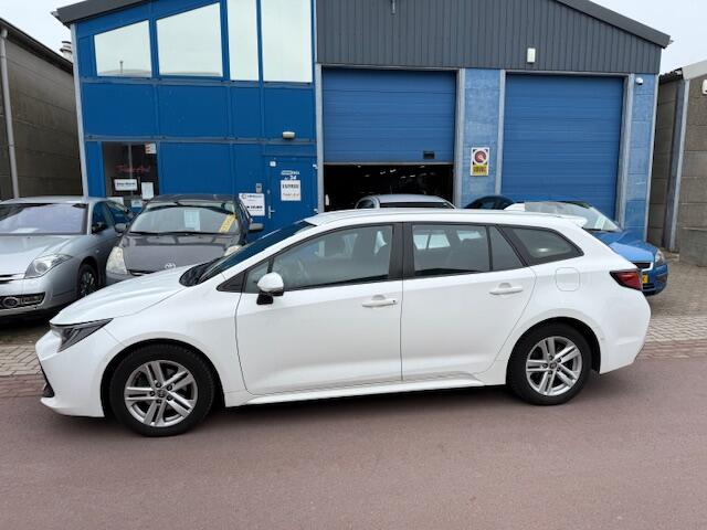 Toyota COROLLA Touring Sports 1.8 Hybrid Business Intro 2019 BTW car NAP 100% Toyota dealer onderhouden van de 1e eigenaar.