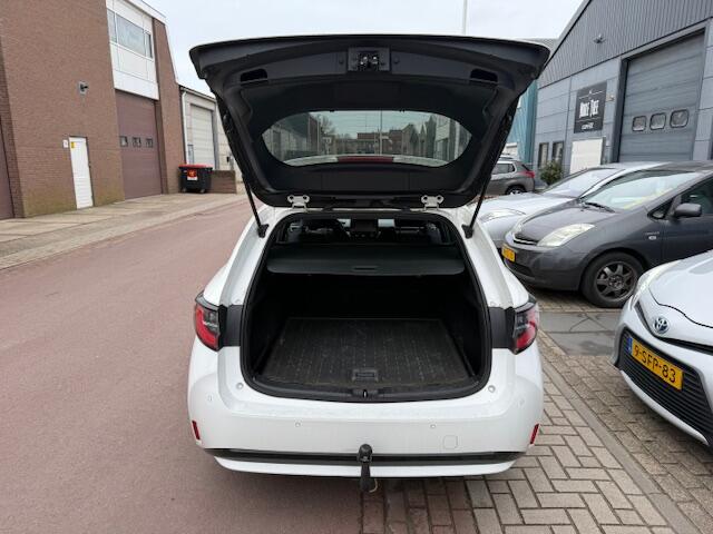 Toyota COROLLA Touring Sports 1.8 Hybrid Business Intro 2019 BTW car NAP 100% Toyota dealer onderhouden van de 1e eigenaar.