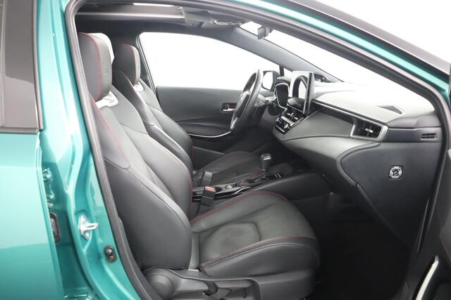 Toyota COROLLA Touring Sports Hybrid 200 GR Sport Plus | Schuif/Kantel dak | Navigatie | Parkeer sensoren |