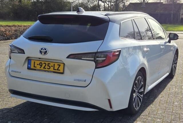 Toyota COROLLA Touring Sports 1.8 Hybrid Dynamic Bi-Tone | Clima | Xenon | S/S | Camera | Adaptive cruisecontrol |
