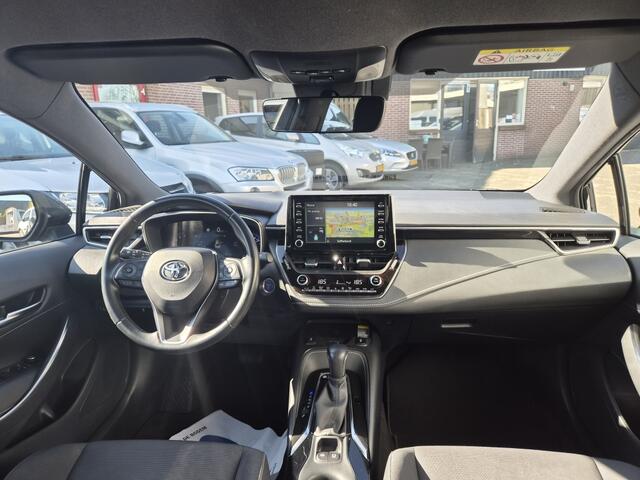 Toyota COROLLA Touring Sports 1.8 Hybrid Bus Intro