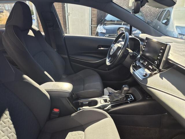 Toyota COROLLA Touring Sports 1.8 Hybrid Bus Intro