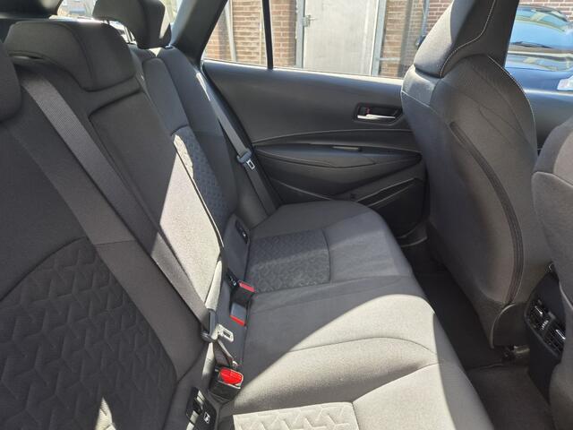 Toyota COROLLA Touring Sports 1.8 Hybrid Bus Intro