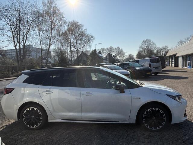 Toyota COROLLA Touring Sports 1.8 Hybrid GR-Sport | 122pk | Trekhaak | Adaptieve Cruise | Stoelverwarming | 18 inch velgen | Full LED