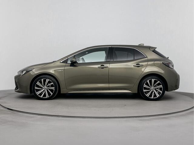 Toyota COROLLA 1.8 Hybrid Dynamic | Achteruitrijcamera | Parkeersensoren Voor | Lichtmetalen Velgen | NL-Auto | Stoelverwarming |