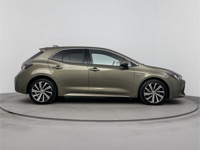 Toyota COROLLA 1.8 Hybrid Dynamic | Achteruitrijcamera | Parkeersensoren Voor | Lichtmetalen Velgen | NL-Auto | Stoelverwarming |