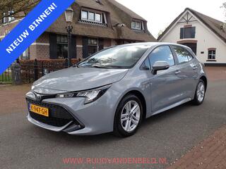 toyota-corolla-1.8-hybrid-business-