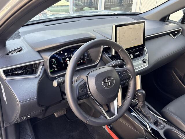 Toyota COROLLA Cross 2.0 High Power Hybrid First Edition **DODEHOEK DETECTIE/ STOELVERWARMING/ KEYLESS**