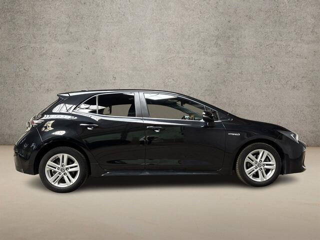 Toyota COROLLA 1.8 Hybrid Sport Automaat (VIRTUAL COCKPIT, APPLE CARPLAY, CAMERA, STOELVERWARMING, SPORTSTOELEN, ADAPTIVE CRUISE, ZWART HEMEL, NIEUWE APK, NIEUWSTAAT)