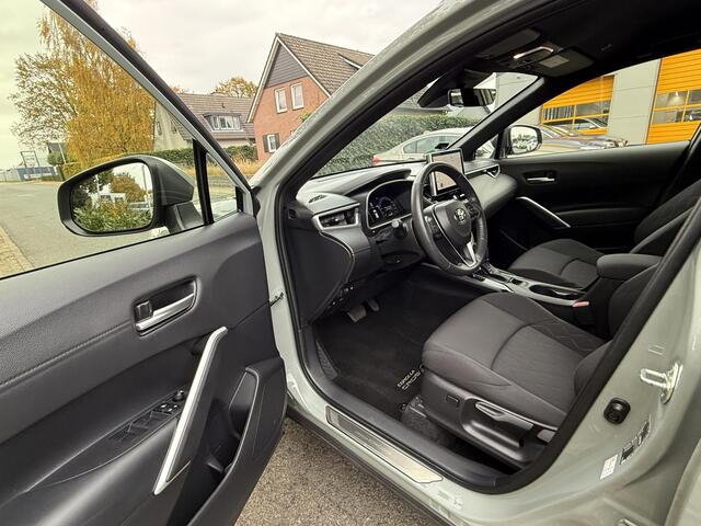 Toyota COROLLA Cross 2.0-l-VVT-i Hybrid 197PK ACCoCamera