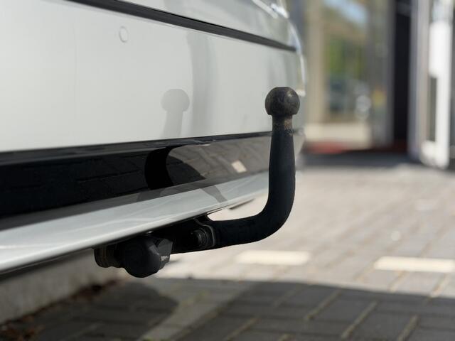 Toyota COROLLA Touring Sports 1.8 Hybrid Executive | GEEN AFLEVERKOSTEN | Trekhaak, Parkeersensoren voor en achter, Navigatie