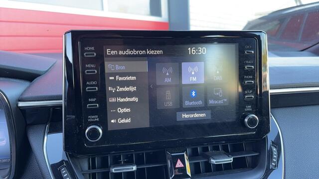 Toyota COROLLA Touring Sports 1.8 Hybrid Business CAMERA / FULL LED / CARPLAY / CLIMA / ACC / DAB+ / NL-AUTO