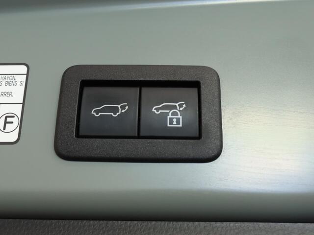 Toyota COROLLA Cross Hybrid 140 Style - ORIGINEEL NEDERLANDSE AUTO - AFKOMSTIG VAN 1E EIGENAAR - NAVIGATIE - ELEKTRISCHE ACHTERKLEP - LENDENSTEUN BESTUURDERSSTOEL - VOORSTOELEN VERWARMD - DODEHOEK DETECTIE - KEYLESS ENTRY/ START - 18 INCH LICHT METALEN VELGEN