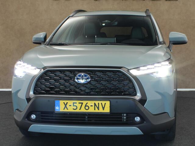 Toyota COROLLA Cross Hybrid 140 Style - ORIGINEEL NEDERLANDSE AUTO - AFKOMSTIG VAN 1E EIGENAAR - NAVIGATIE - ELEKTRISCHE ACHTERKLEP - LENDENSTEUN BESTUURDERSSTOEL - VOORSTOELEN VERWARMD - DODEHOEK DETECTIE - KEYLESS ENTRY/ START - 18 INCH LICHT METALEN VELGEN